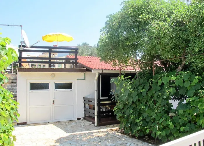 Tin By Interhome * ויר