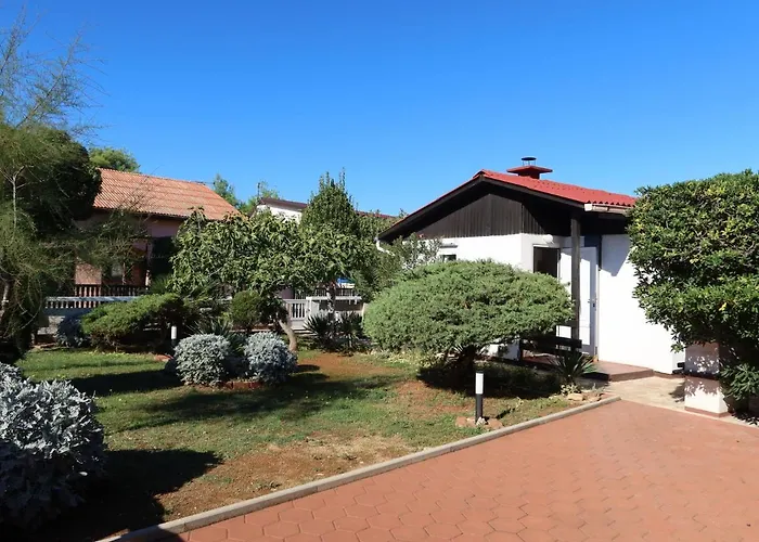 Tin By Interhome * ויר