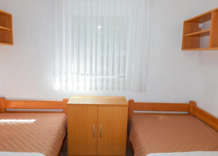 Tin By Interhome * ויר