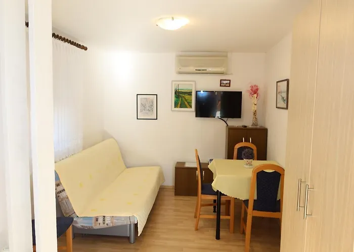 Tin By Interhome * ויר